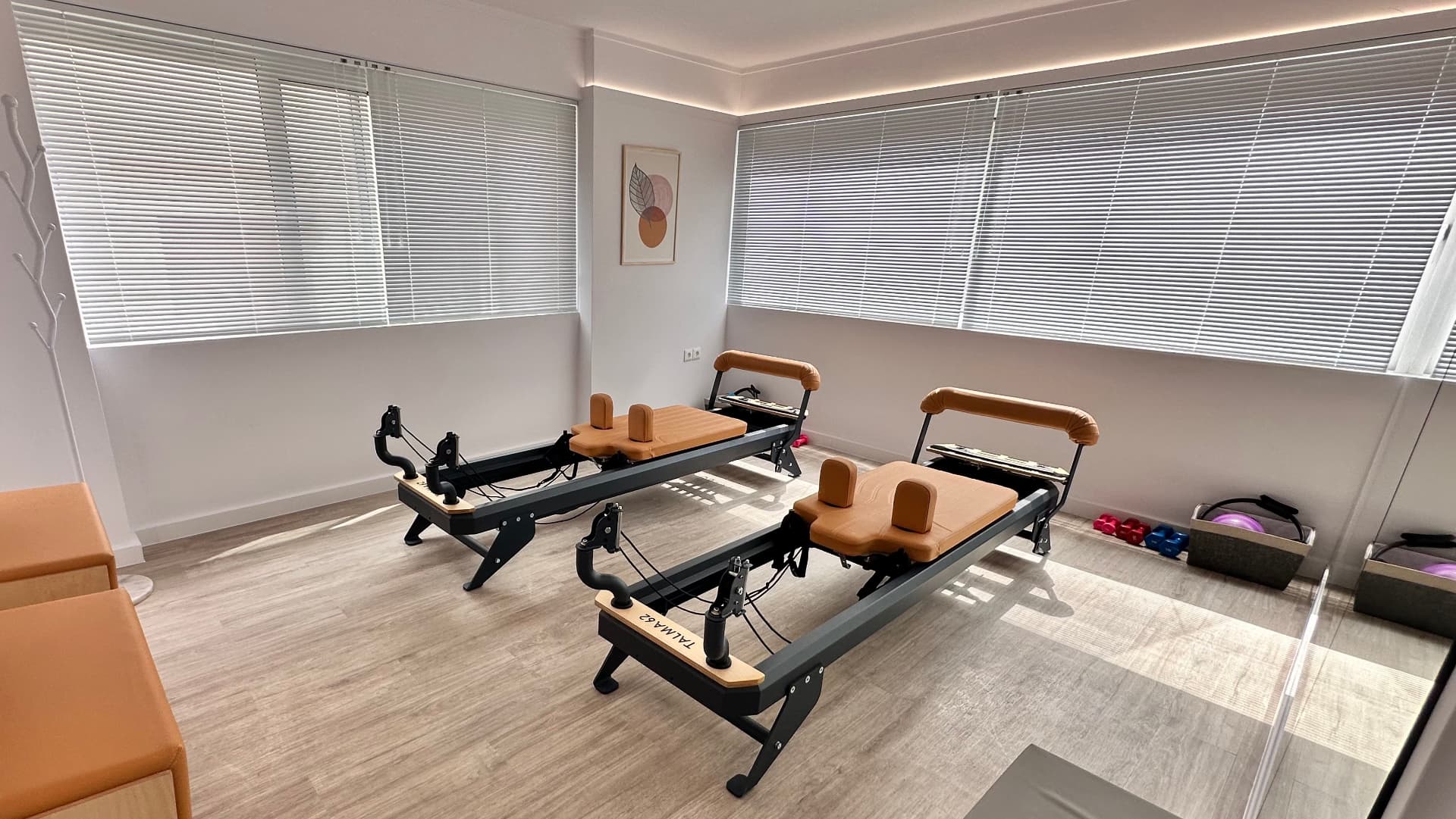Δύο reformers Talma 62 στην αίθουσα Clinical Pilates του Fysiomed
